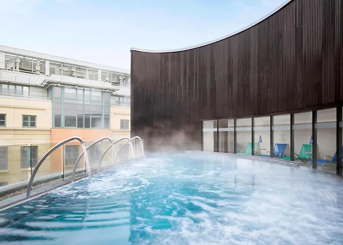 Discover the Best Hot Tub Hotels in Edinburgh for a Luxurious Experience