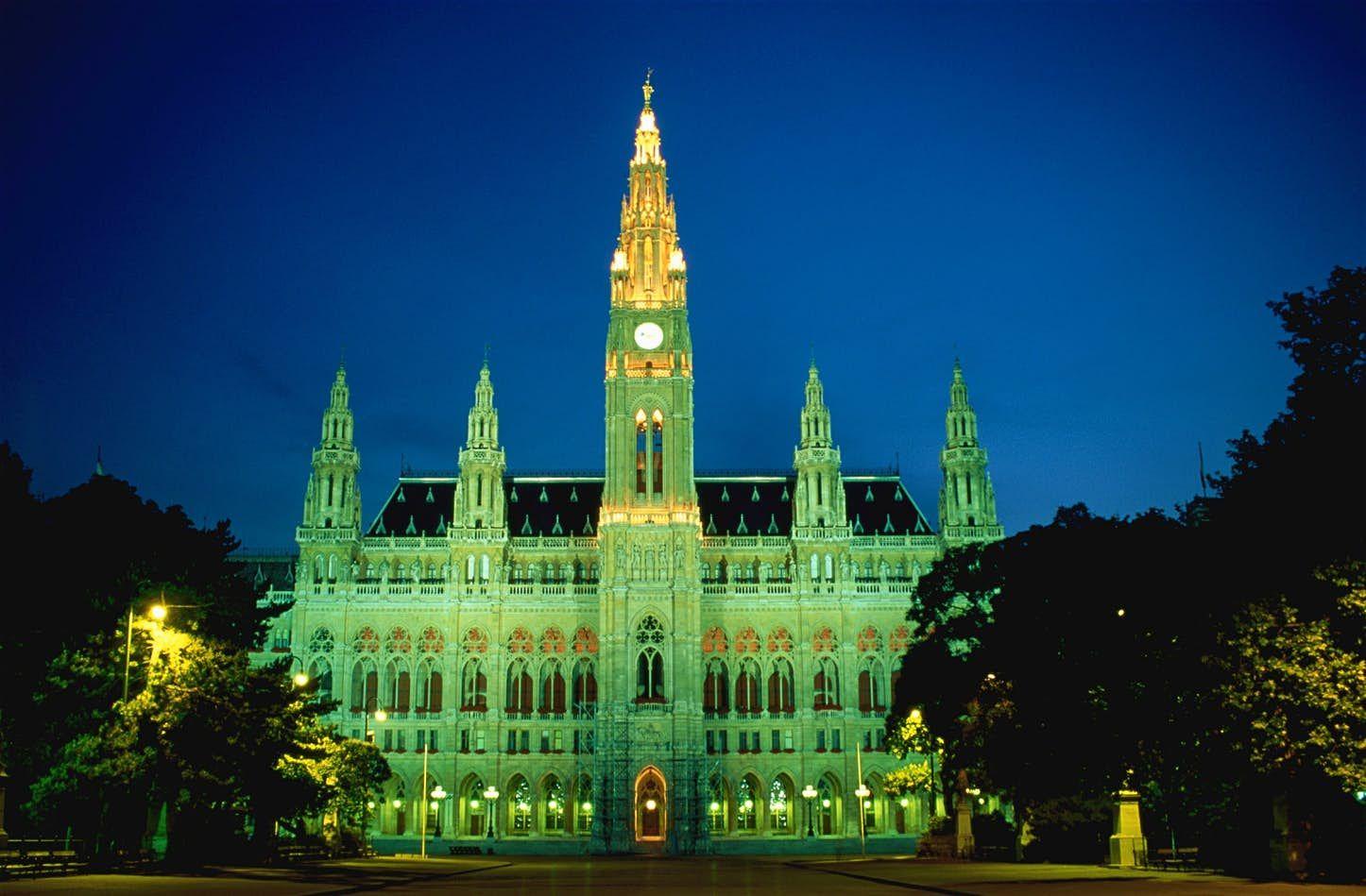 Fate un tour gratis del Rathaus © Jon Davison / Lonely Planet
