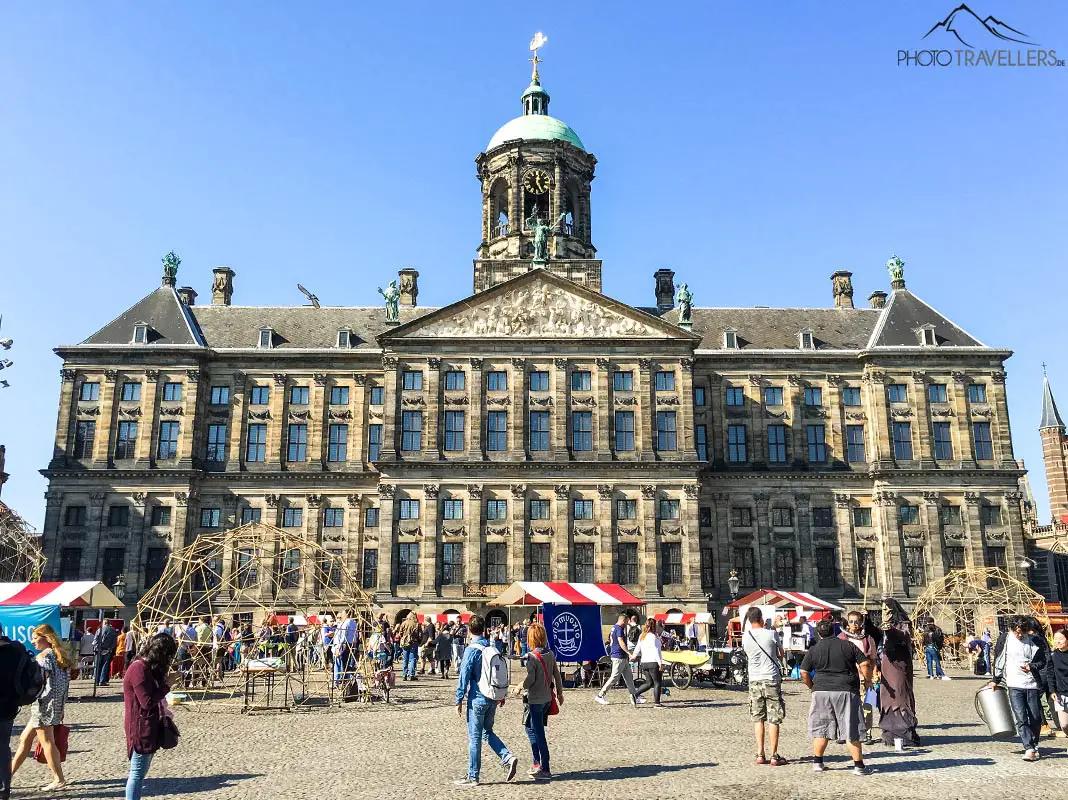 The imposing Paleis op de Dam palace