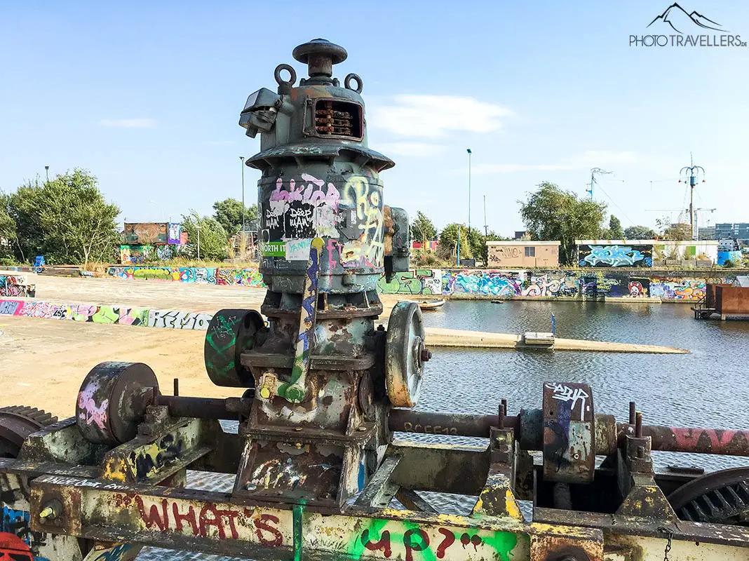 Old machines in the NDSM shipyard