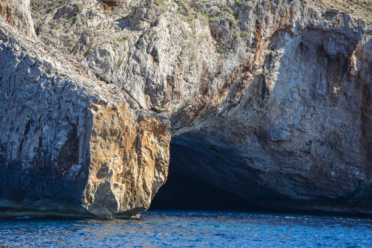 On the return trip from Isla Cabrera to Mallorca, there is usually a stop at Cova Blava, Spain - © James Camel / franks-travelbox